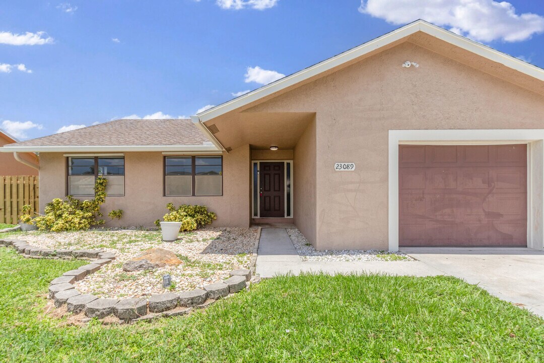 23089 SW 55th Ave in Boca Raton, FL - Foto de edificio