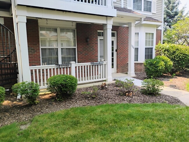 1128 Georgetown Way in Vernon Hills, IL - Building Photo - Building Photo