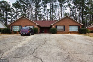 3252 Inez Dr in Snellville, GA - Building Photo