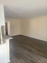 Northridge Manor in Northridge, CA - Building Photo - Building Photo