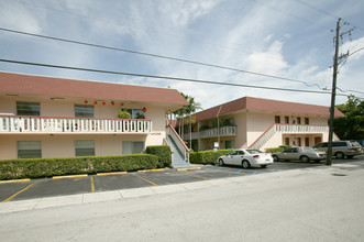 6045 NW 37th St in Miami, FL - Building Photo - Building Photo