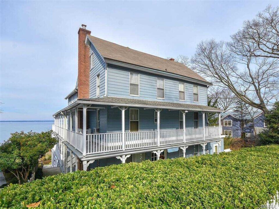 52 Prospect Ave in Sea Cliff, NY - Building Photo