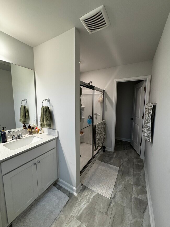 811 Falls Grove Trl in High Point, NC - Building Photo - Building Photo