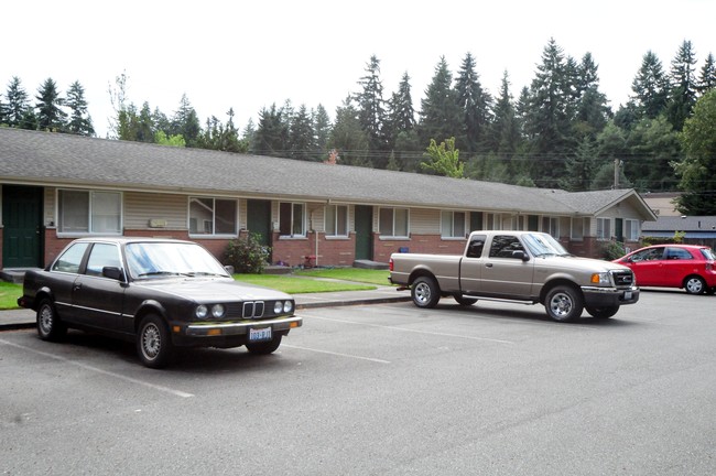 Cedar Court Apartments in Edmonds, WA - Building Photo - Building Photo