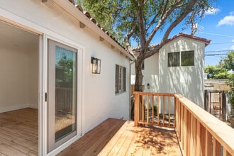 11491 Sunshine Ter in Studio City, CA - Building Photo - Building Photo