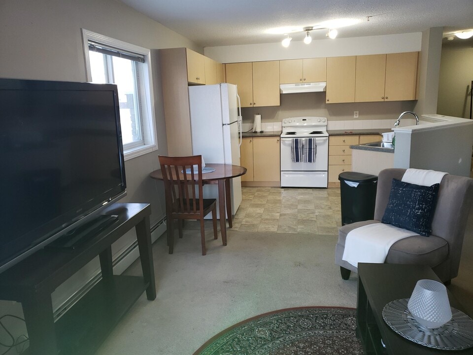11240-11240 104 Ave. in Grande Prairie, AB - Building Photo