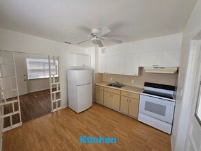 1611 Canterbury Rd N in St. Petersburg, FL - Building Photo - Building Photo
