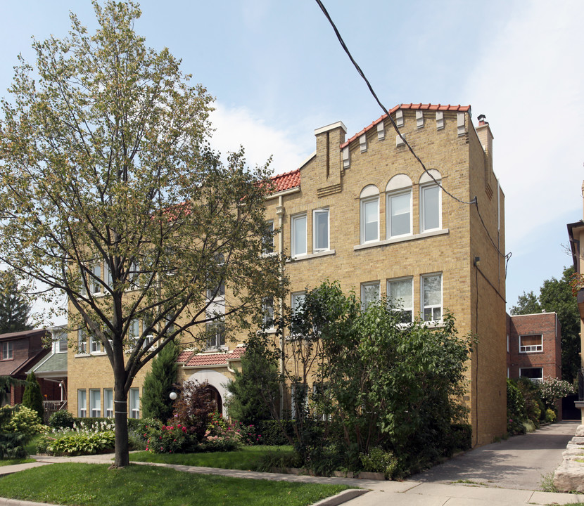 58 Sherwood Ave in Toronto, ON - Building Photo