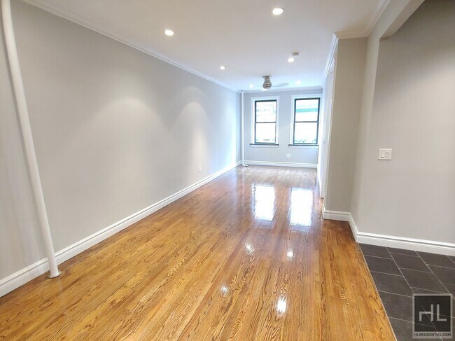 West 52nd Street, Unit 1A in New York, NY - Building Photo - Building Photo