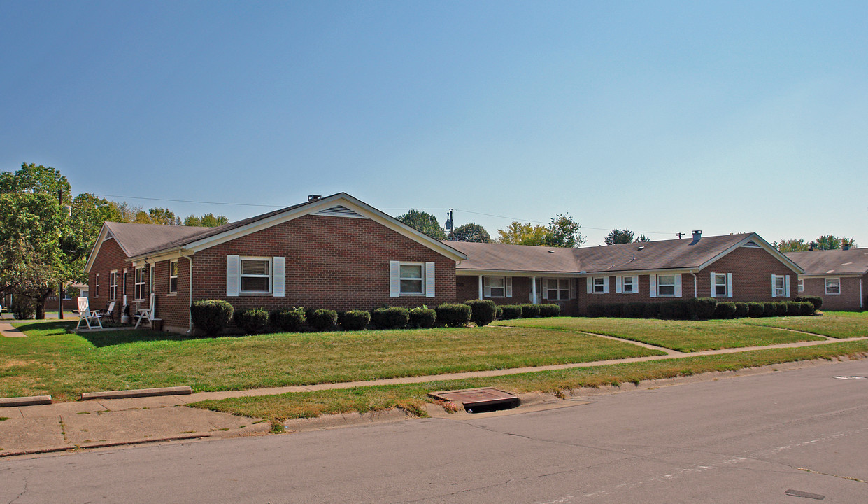 1130 Bishop Dr in Dayton, OH - Foto de edificio