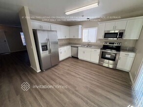 12425 W Sweetwater Ave in El Mirage, AZ - Foto de edificio - Building Photo