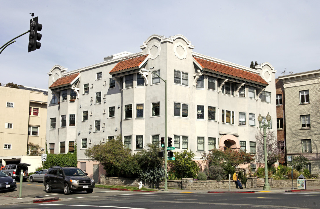 402 Grand Ave in Oakland, CA - Foto de edificio