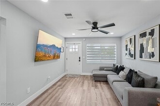 92 Oak St in North Fort Myers, FL - Building Photo - Building Photo