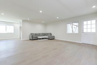 7710 Wentworth St in Tujunga, CA - Building Photo - Building Photo