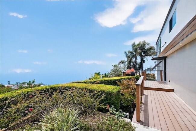 855 Santa Ana St in Laguna Beach, CA - Foto de edificio - Building Photo