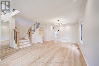 2293 Oakhaven Dr in Oakville, ON - Building Photo - Building Photo