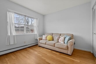 8 Robinwood Ave, Unit 6 in Boston, MA - Building Photo - Building Photo