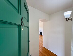 2001 Linda Rosa Ct in Pasadena, CA - Building Photo - Building Photo