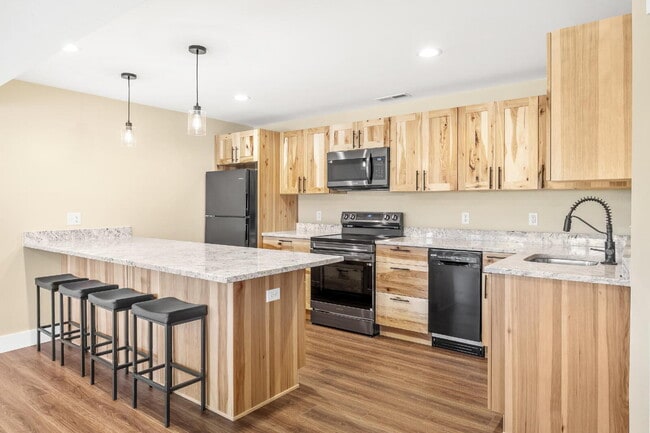 property at 521 E Madison St