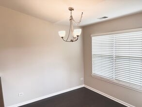 1288 N Red Oak Cir in Round Lake Beach, IL - Building Photo - Building Photo