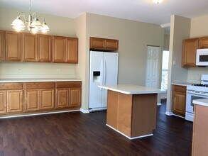 630 Regal Ln in Algonquin, IL - Foto de edificio - Building Photo
