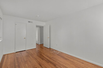 7304 Dickinson Ave, Unit 1L in College Park, MD - Building Photo - Building Photo