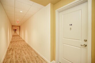 1207 Grand W Blvd in Katy, TX - Foto de edificio - Building Photo