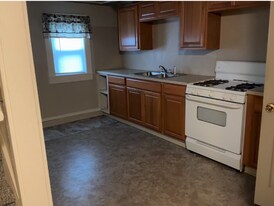 535 Main St in Mt Hope, WV - Building Photo