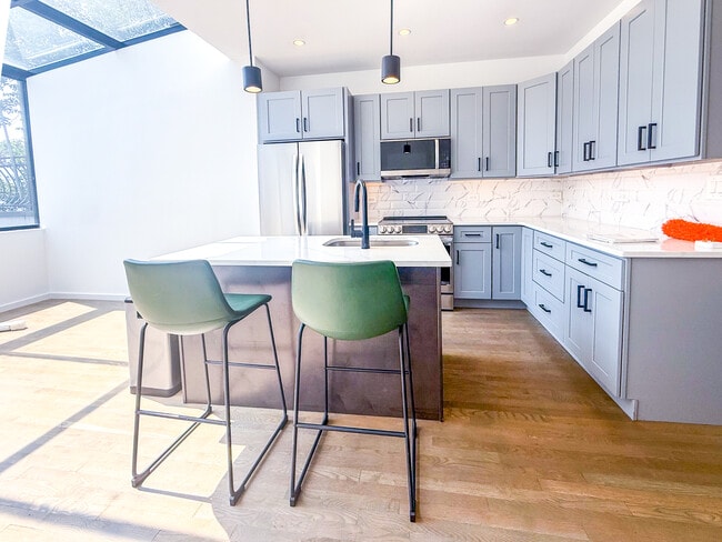 2001 Steinway St, Unit 2 in Astoria, NY - Building Photo - Building Photo
