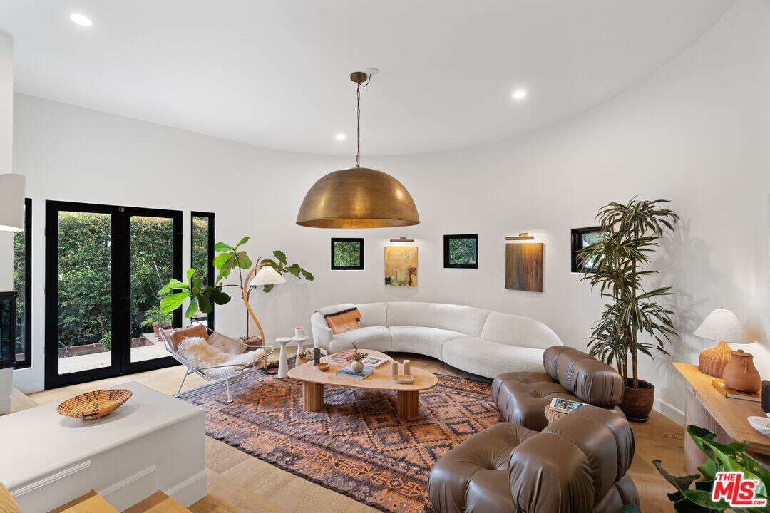 2065 Watsonia Terrace in Los Angeles, CA - Building Photo