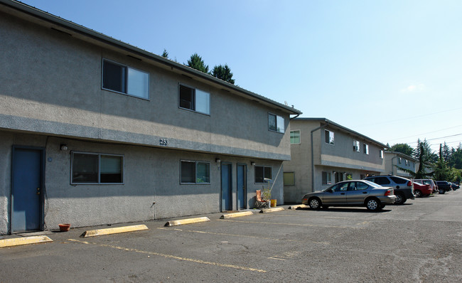 173-271 Briarcliff Rd in Eugene, OR - Building Photo - Building Photo