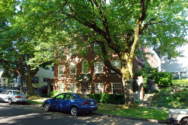 1525 NE 24th Ave in Portland, OR - Foto de edificio - Building Photo