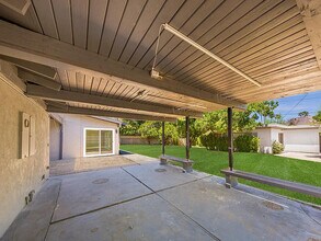 19829 Wells Dr in Los Angeles, CA - Building Photo - Building Photo