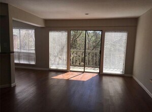 9400 Doliver Dr in Houston, TX - Building Photo - Building Photo