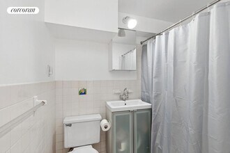 65 Cooper Sq in New York, NY - Building Photo - Building Photo