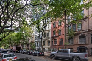 23 W 87th St in New York, NY - Building Photo