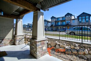 10464 S Beetdigger Blvd in Sandy, UT - Building Photo