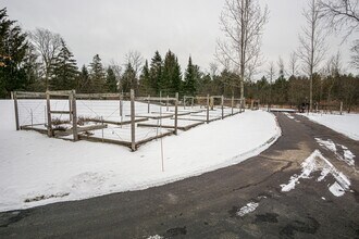 10620 W Heather Dr in Mequon, WI - Building Photo - Building Photo