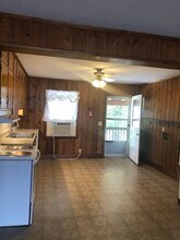 213 E Walnut St, Unit A in Dickson, TN - Foto de edificio - Building Photo