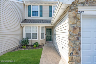 202 Iris Way in Brick, NJ - Foto de edificio - Building Photo