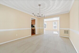 1073 Heatherwood Dr in Virginia Beach, VA - Building Photo - Building Photo