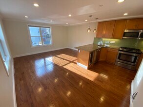 92 Maverick St, Unit 1 in Boston, MA - Building Photo - Building Photo