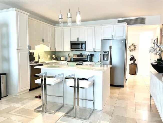 1 Beach Dr SE in St. Petersburg, FL - Building Photo - Building Photo