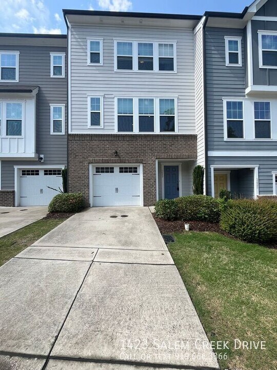 1423 Salem Creek Dr in Apex, NC - Building Photo