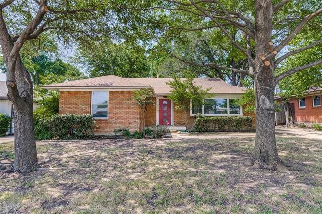 6418 E Lovers Ln in Dallas, TX - Building Photo
