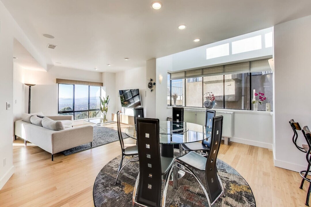 660 Hiller Dr in Oakland, CA - Building Photo