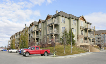 205 Sunset Dr in Cochrane, AB - Building Photo - Building Photo