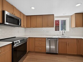 8037 Brooklyn Ave NE in Seattle, WA - Building Photo - Building Photo