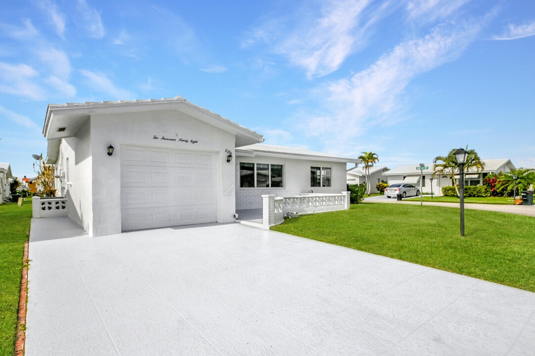 2098 SW 13th Way in Boynton Beach, FL - Building Photo