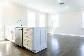 80 Linden St, Unit 3B in Boston, MA - Building Photo - Building Photo